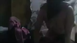 مريم المحجبة تمارس الجنس الشرجي المباشر مع الشاب المجاور