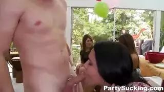 السيدات البيض الذهاب دردشة الجنس والصابون في غرفة الفندق