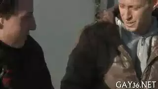 نساء مزارع جميلات ممتلئات في جنس شرجي ومهبلي جماعي