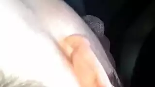 عاهرة ناضجة ساخنة تأخذ القضيب بعمق في حلقها