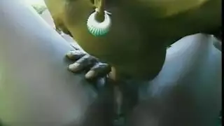 ثلاثية مثليّة تمارس الجنس بقوة في احتفال جامح بعد الحفلة