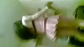 الجميلة العربية السكرانة لونا تنتقل من الرقص العاري إلى الجنس الخشن