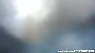 تصوير فتاة تبول و كسها يظهر مع اجمل طيز ابيض