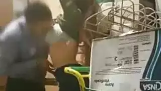 جنس لبناني في مكان عام: تصوير سري لمواجهة مثيرة في مول