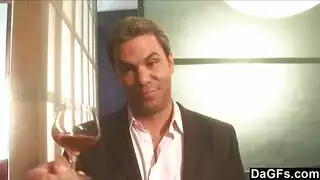 تجربة بيت دعارة افتراضي: عاهرات مثيرة في مشاهد بورن شديدة