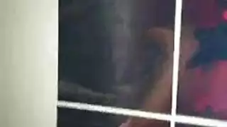 عاهرة مصرية تمص قضيب عربي وتحب الطعم