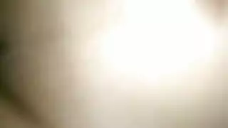 الاستمتاع بكسها الجميل المنكوث ثم منحها قذفًا ساخنًا على الوجه