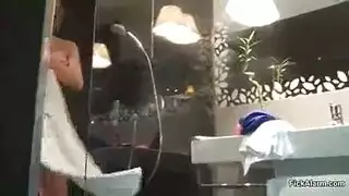 حارقات مرهقات تأخذن عدة أعضاء ذكرية