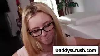 orgy عصابة فتيات: رايلاي، كيتي وكارما في لعب فرج قاسي