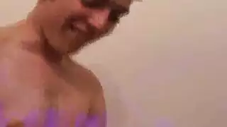 أسرار عائلية: أخوات في جنس جماعي ودعارة