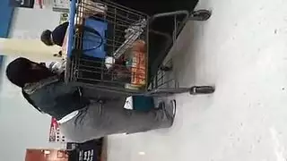 شقراء من المملكة المتحدة تبلع بعمق وتمارس الجنس