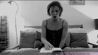 جنس صريح: الدنيم الضيق لم يستطع احتواء القذف النسائي