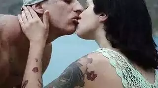 انزلاق في مصارعة زيتية يؤدي إلى نيك شرجي ومهبلي صريح