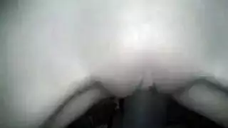 جارة ذات صدر كبير تأخذ عدة حمولات في فيلم إباحي