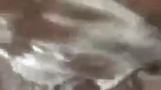 جنس صريح على شبكة الصيد: فتاة باللباس الأخضر تئن على الآلة