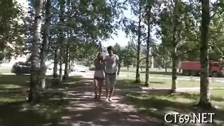 لقاء عابر يتحول إلى فيلم إباحي فموي هاوي مكثف