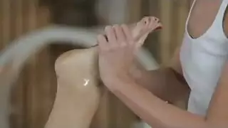 كل شيء عن الأثداء: ثنائي مثي في لعبة ثدي شغوفة