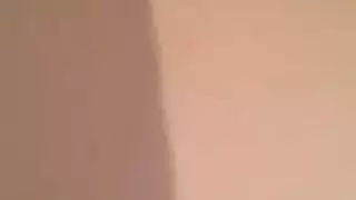 شقراء صغيرة تأخذ شرجًا قاسيًا من عشيق ناضج