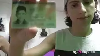 امرأة ممتلئة الجسم تمتلئ بقضيب ضخم لشاب نحيف