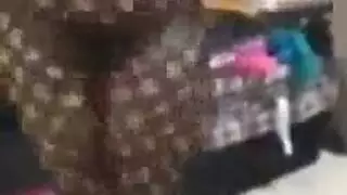 رقصة الفستان الحسية للسيدة العربية الساخنة تتحول إلى صريحة