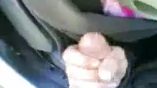 ثنائي إباحي قاسي: عربية محجبة تمارس الجنس في السيارة