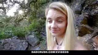 فرج العصفورة الصغيرة يتوسل ليملأ