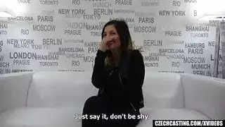 سكس عاهرة خبيرة: جلسة عيد الحب مع زب ضخم وجماع ساخن