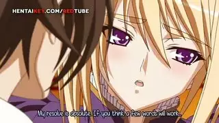 الشقراء المتحركة تفقد عذريتها في أوgy جماعي