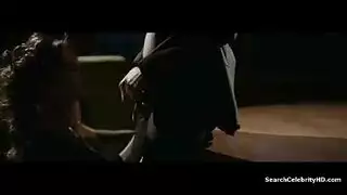 حركة كلابي شديدة: الزوج يضاجعها بعمق وقوة