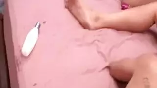 شراميط مثيرة تمارس الجنس الجماعي مع ألعاب جنسية