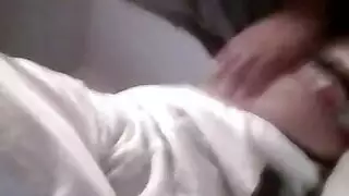 فرج كاسي يُدكّ بعنف من قبل عشاقها في جنس جماعي