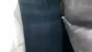 شاهدتني أضغط على قضيبي في حافلة مزدحمة