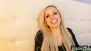 مشهد استسلام نينا إيلي النهائي مع مضخة البظر الإباحية