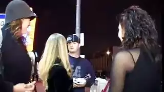 فتيات مثيرات يستمنين معًا: مداعبة مهبلية وصياح هزات عالية