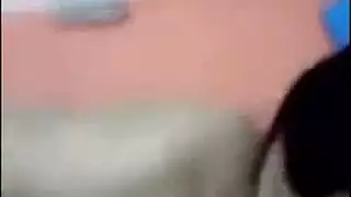 عربي سمين محظوظ بما يكفي ليتم مص وجهه