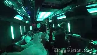 حفلة سكس جماعي في الحافلة: ربات منازل ممتلئات ومثيرة تأخذ عدة أعضاء ذكورية