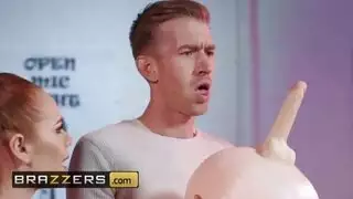 الام تم بزاز وطياز نار تتناك منا ابنها الصغير