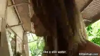 إباحية فاخرة: أدفع لأدخل كسها المبلول