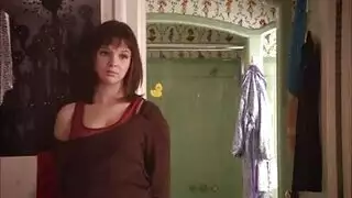 قضيب صلب يخترق فم أمبر نيكول في مشهد إباحي صريح