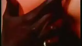 ناك عرقي: فم مليء بالزبر ولسان على البظر