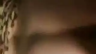 حركة إيلاج مزدوج: فم ومؤخرة مستخدمان لإسعاده