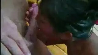 أوgy وحشي: نساء متعددة مع قطيع من الكلاب