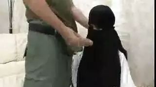 ملكات المص الآسيويات: عبادة اللسان وبورن الحلق العميق