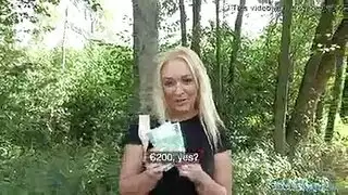 مشهد إكس إكس إكس: أمبر دين تفتح ساقيها وتئن