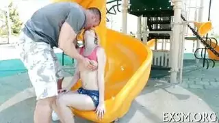 سكس نيك مثير شاهد اشرس شرموطه وهى تتناك فى طيزها