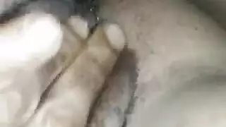 نائب الرئيس الأسمر يقبل هدية الحزب الجنسية الصعبة