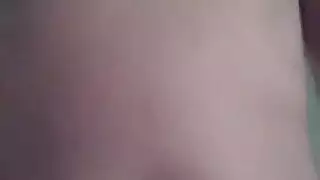 سمراء آسيوية مجبرة على مص قضبان سوداء كبيرة بعمق