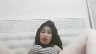 مشهد إباحي: مص قوي و أنين من فتاة مغربية