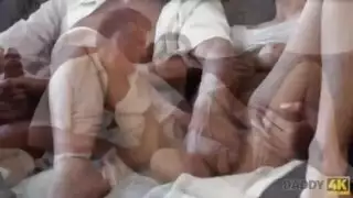 موظفة ناعمة وقحة تجبر عضو مديرها الثخين في فرجها المبلل