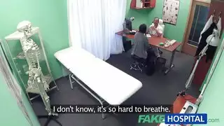 جنس على المكتب الطبي: ينك كسها بقوة